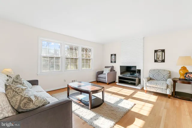 $1,175,000 | 5517 Huntington Parkway, Bethesda, MD 20814