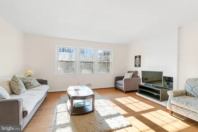 $1,175,000 | 5517 Huntington Parkway, Bethesda, MD 20814