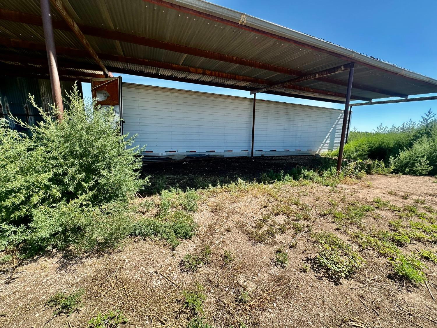 615 Highway 84 Friona, TX 79035 - Photo 33 of 41 a view of a backyard of the house