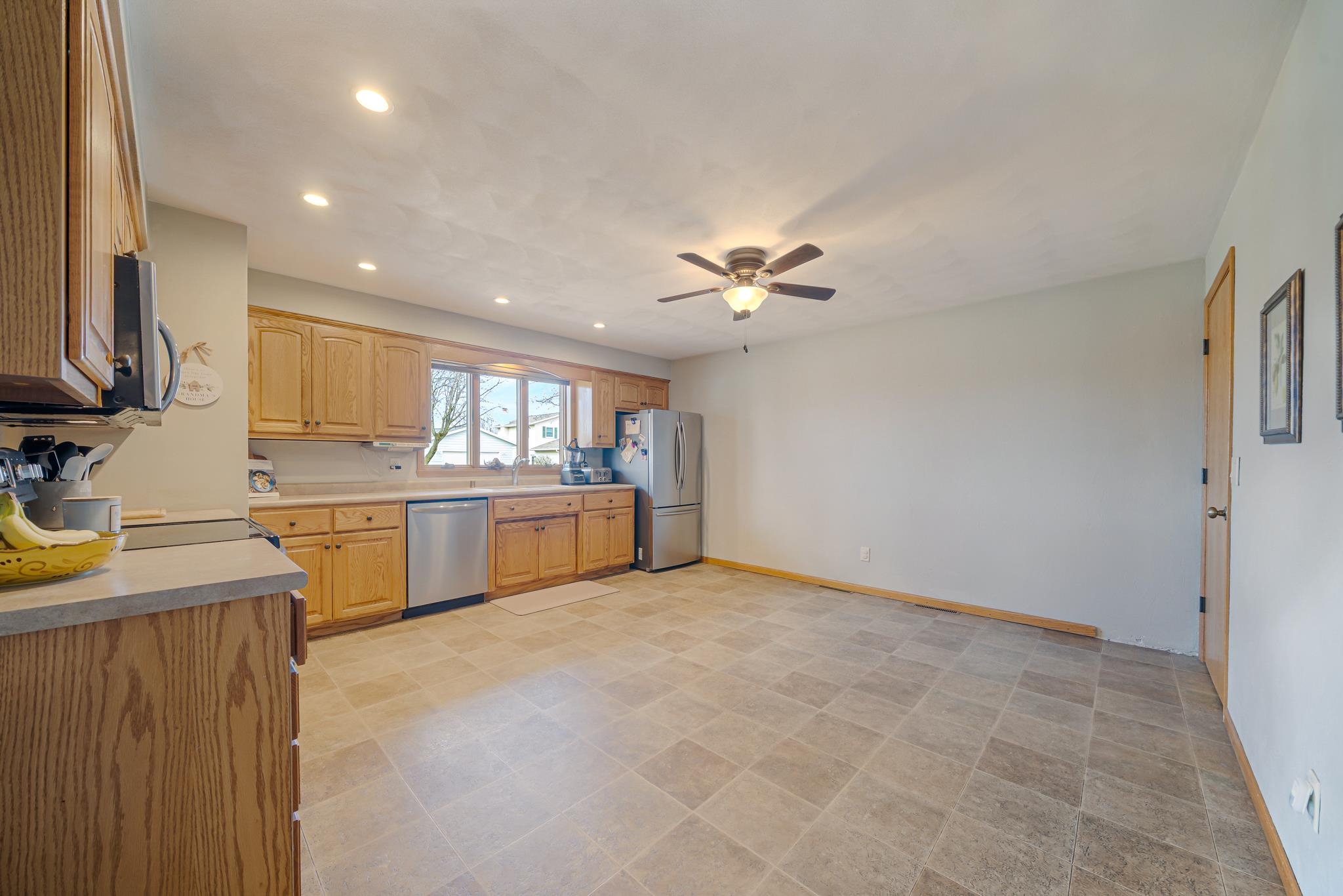 607 Homestead Trail Kimberly, WI 54136 - Photo 10 of 43