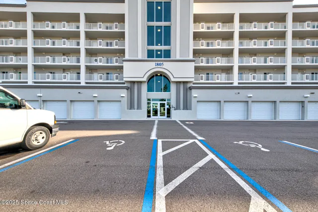 a view of a livingroom with furniture