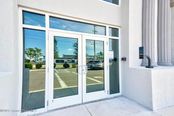 a view of an entryway of the house