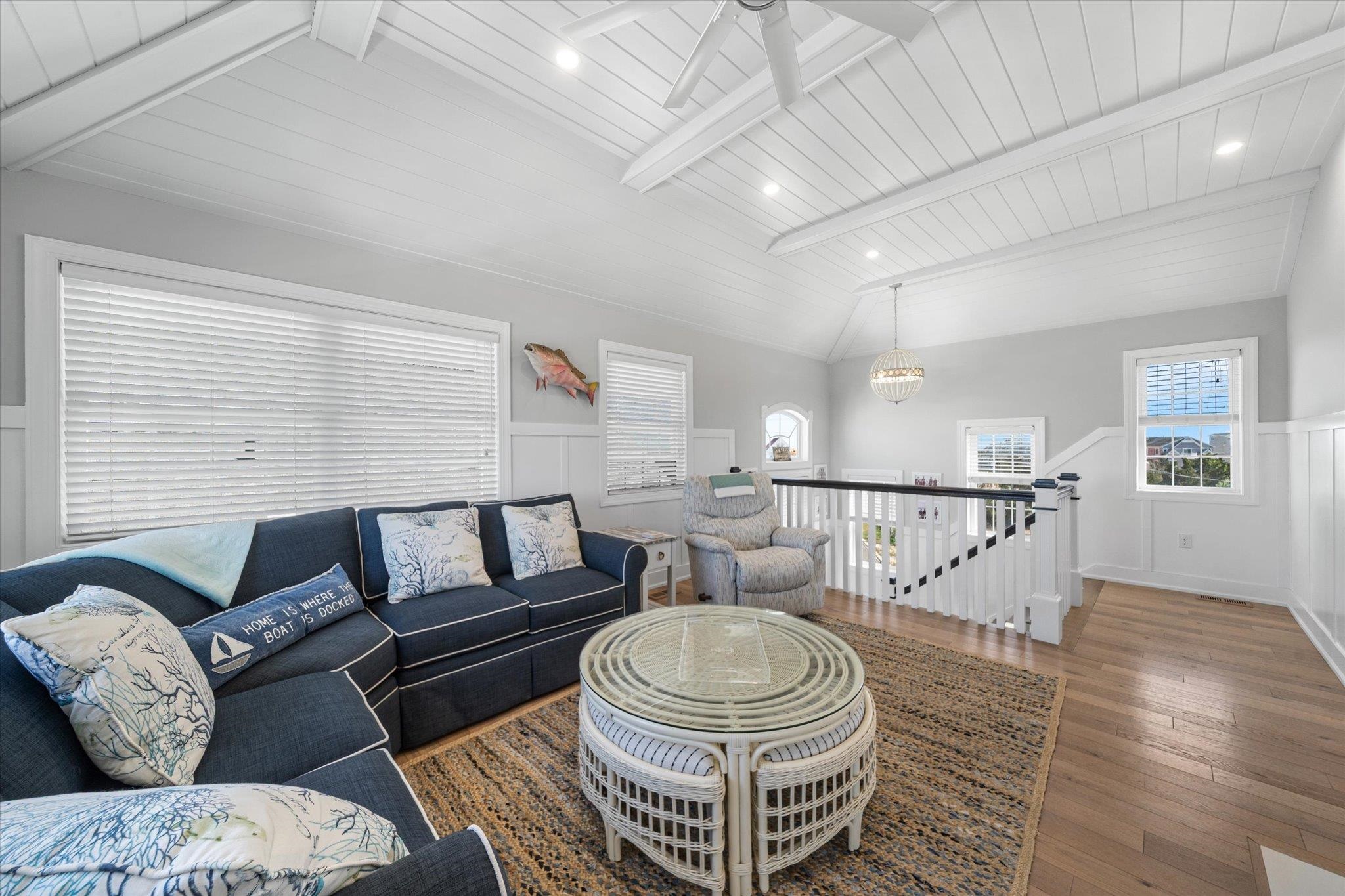11 Leonard's Lane Avalon, NJ 08202 - Photo 14 of 34 a living room with furniture and a table