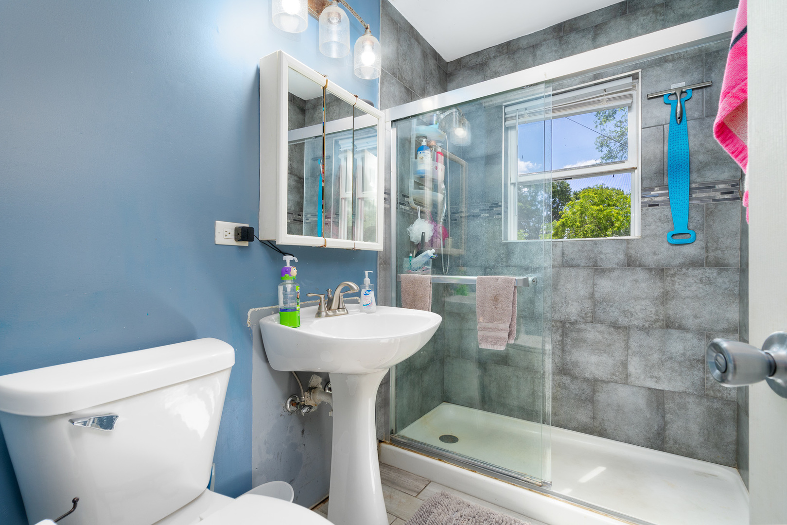 132 Edison Road Joliet, IL 60433 - Photo 9 of 18 a bathroom with a sink toilet and shower