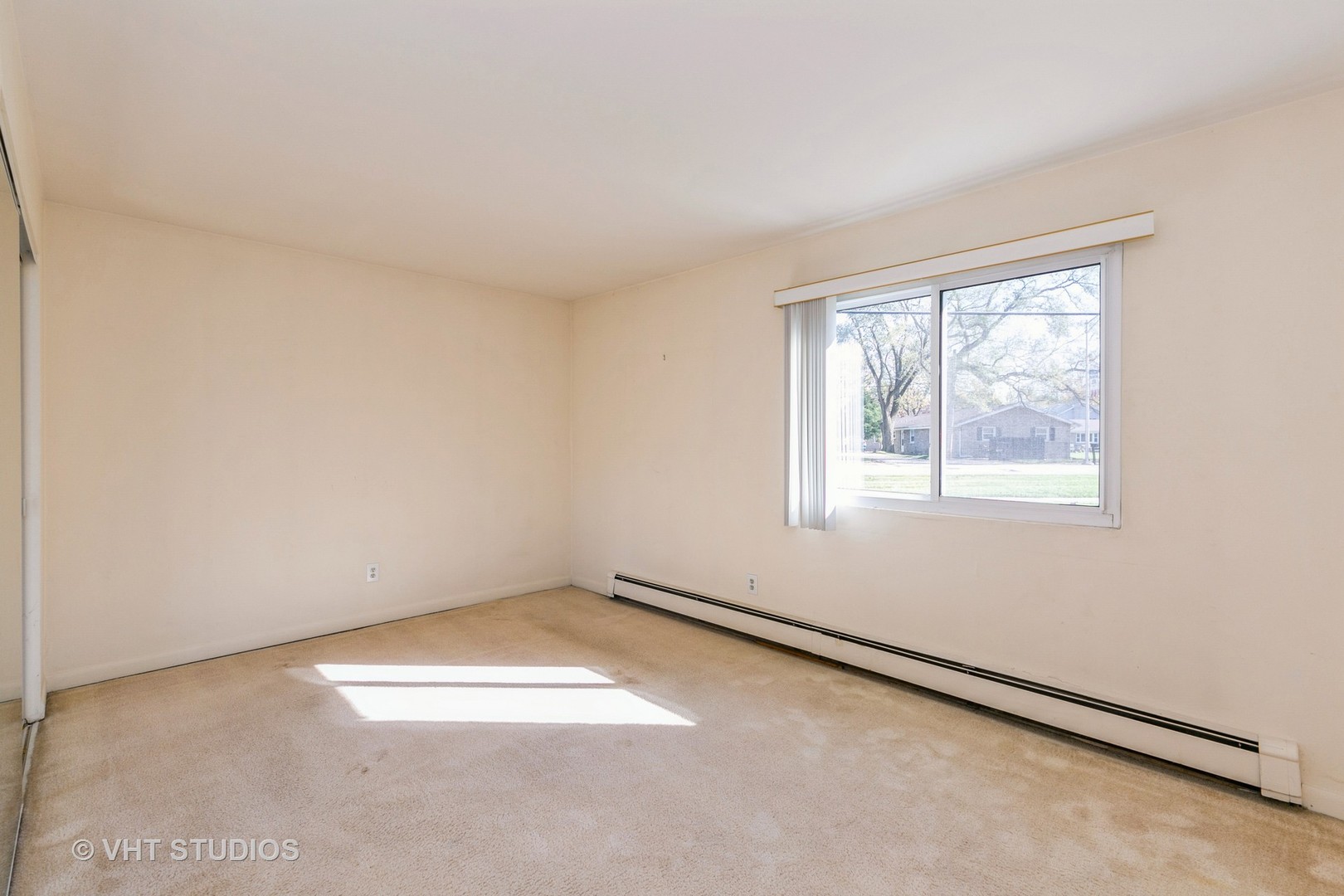 19330 Wolf Road, Unit 4 Mokena, IL 60448 - Photo 4 of 11 an empty room with a window