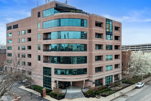 $370,000 | 225 North New Jersey Street, Unit 48, Indianapolis, IN 46204