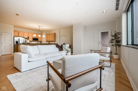 $370,000 | 225 North New Jersey Street, Unit 48, Indianapolis, IN 46204