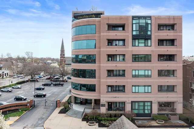 $370,000 | 225 North New Jersey Street, Unit 48, Indianapolis, IN 46204