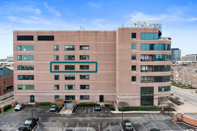 $370,000 | 225 North New Jersey Street, Unit 48, Indianapolis, IN 46204
