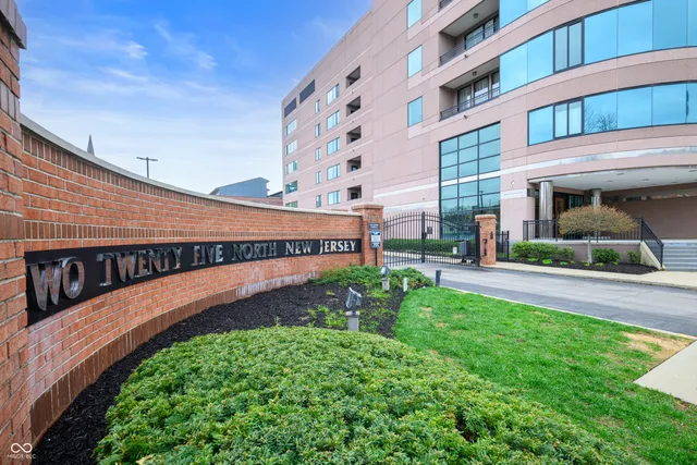 $370,000 | 225 North New Jersey Street, Unit 48, Indianapolis, IN 46204