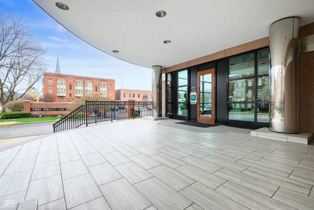 $370,000 | 225 North New Jersey Street, Unit 48, Indianapolis, IN 46204