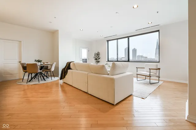 $370,000 | 225 North New Jersey Street, Unit 48, Indianapolis, IN 46204