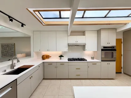 $3,290,000 | 40 Roxbury Lane, San Mateo, CA 94402