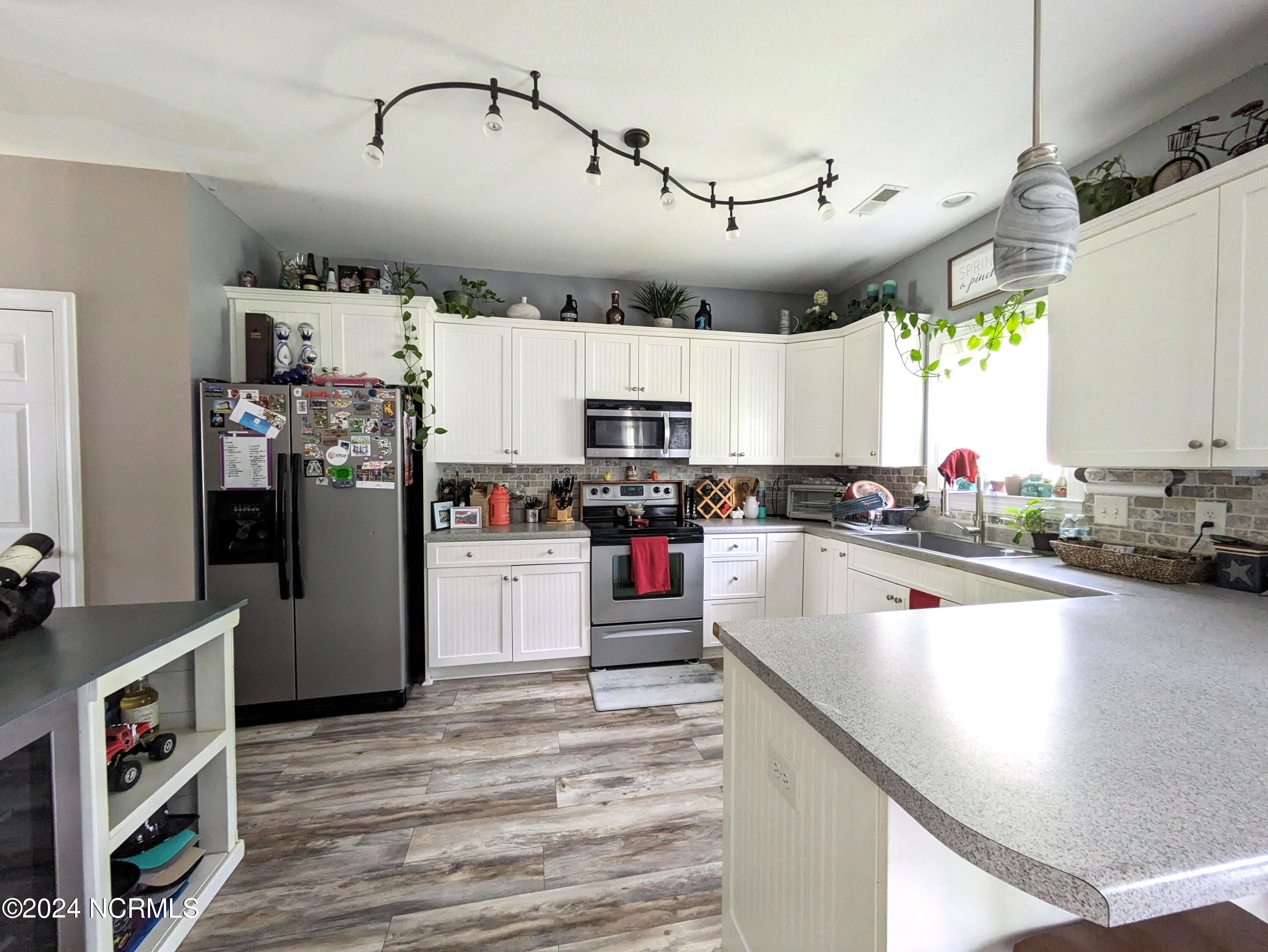 205 Bell Ridge Lane Hubert, NC 28539 - Photo 6 of 22 PXL_20240524_170401216