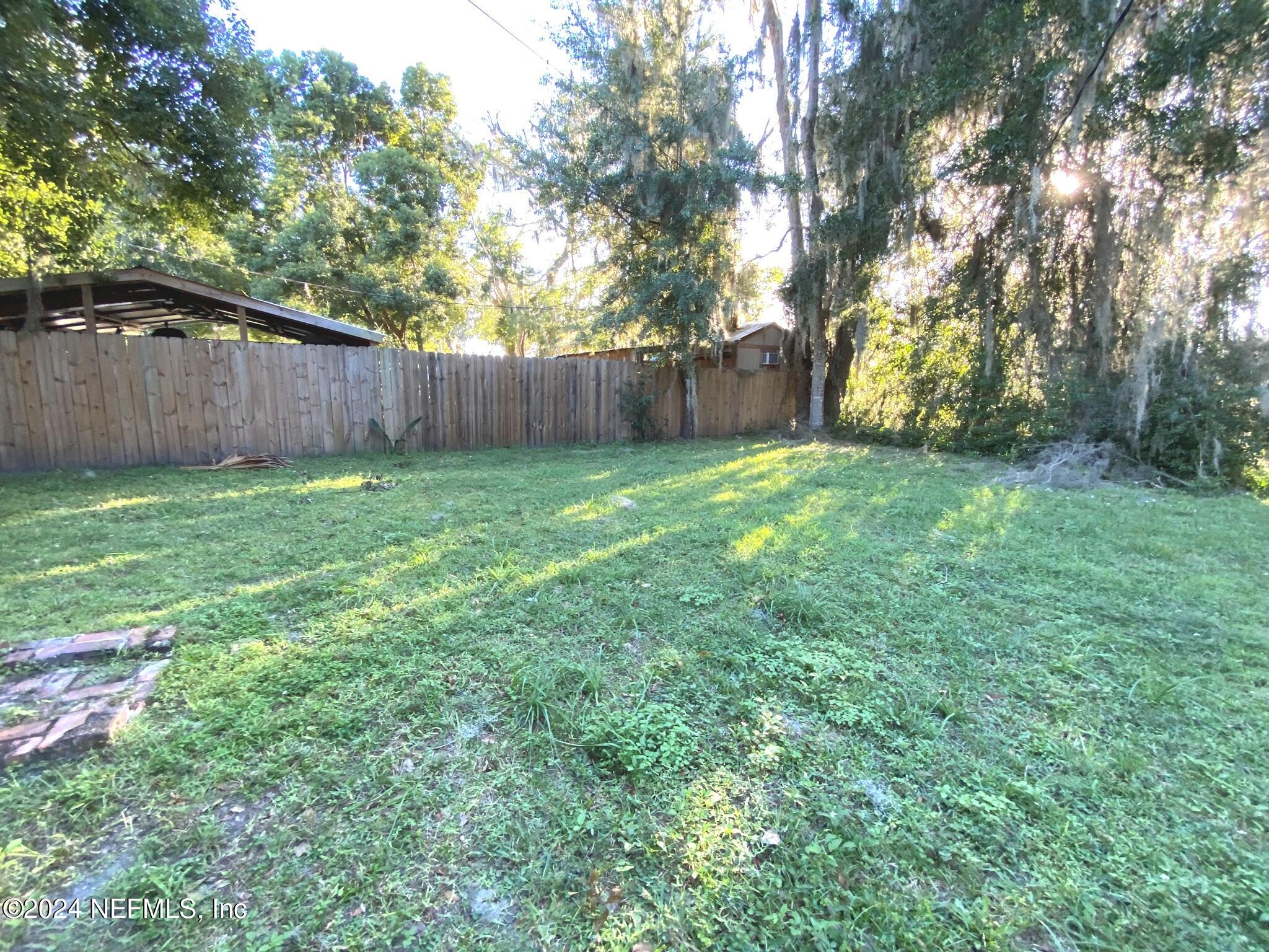 312 Oak Street Crescent City, FL 32112 - Photo 21 of 25 side yard