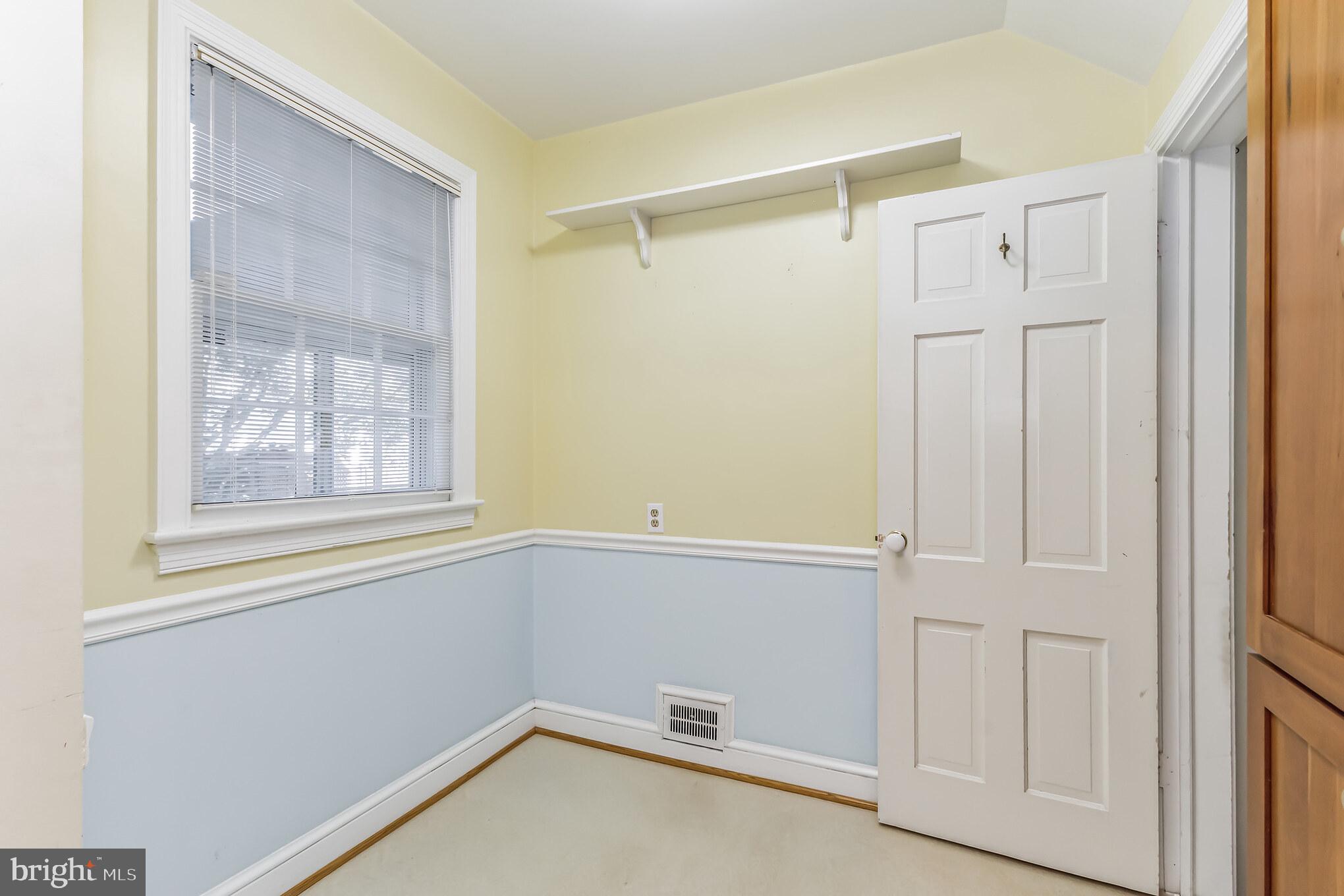 9410 Colesville Road Silver Spring, MD 20901 - Photo 12 of 38 Charming breakfast nook