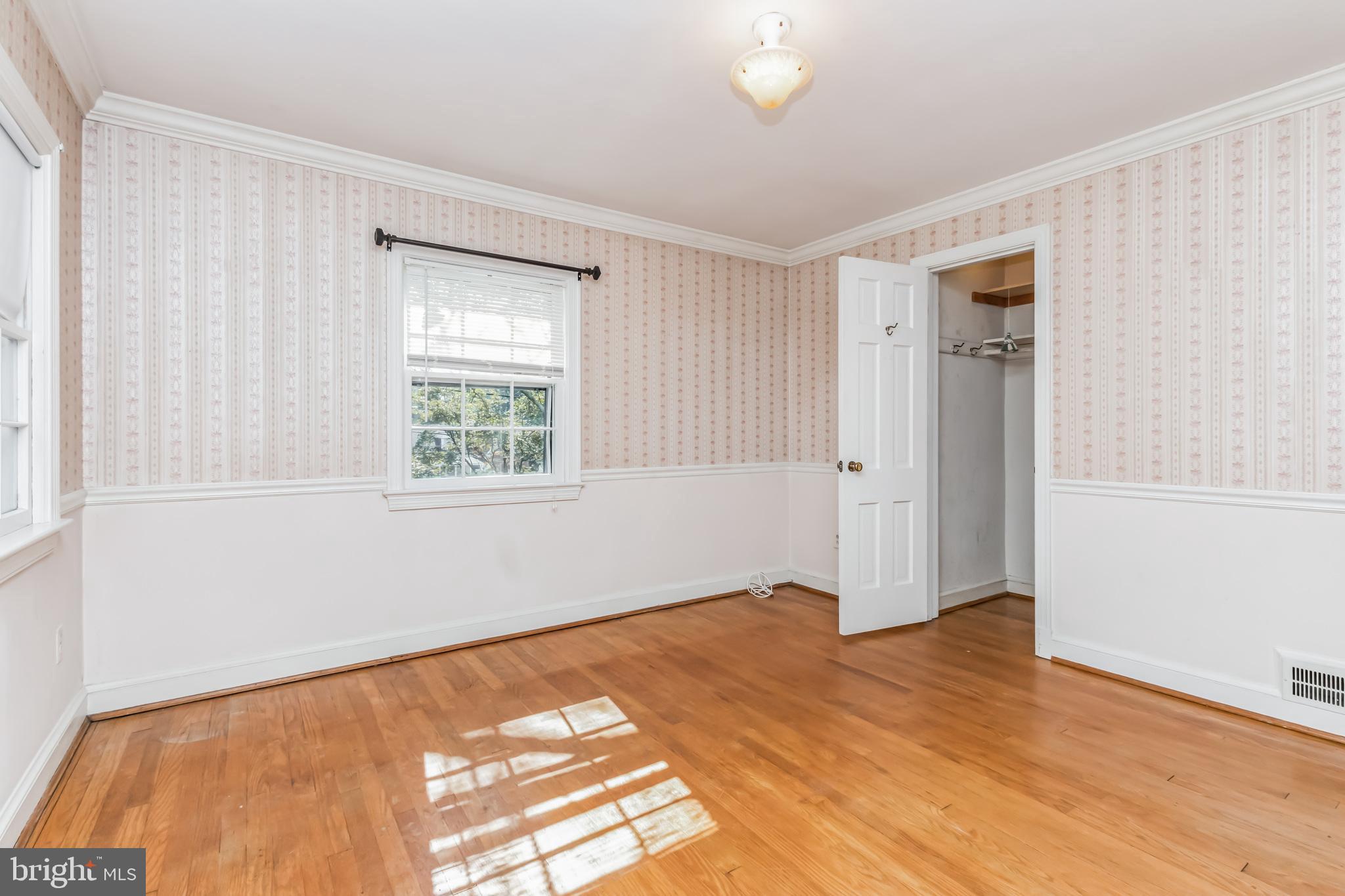 9410 Colesville Road Silver Spring, MD 20901 - Photo 21 of 38 Bedroom #3 toward closet