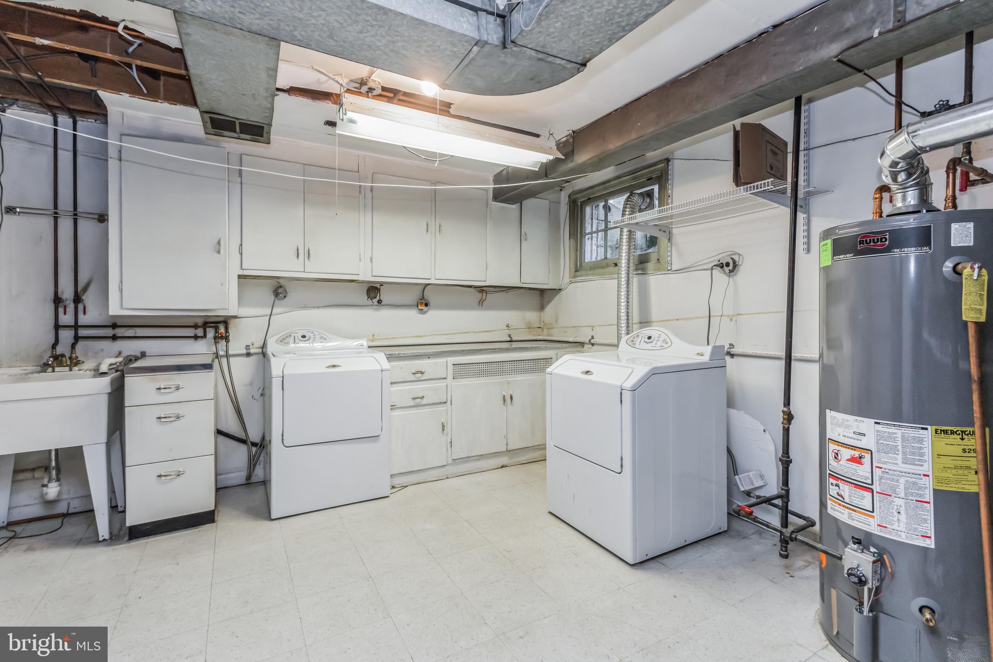 9410 Colesville Road Silver Spring, MD 20901 - Photo 28 of 38 Laundry area with washtub