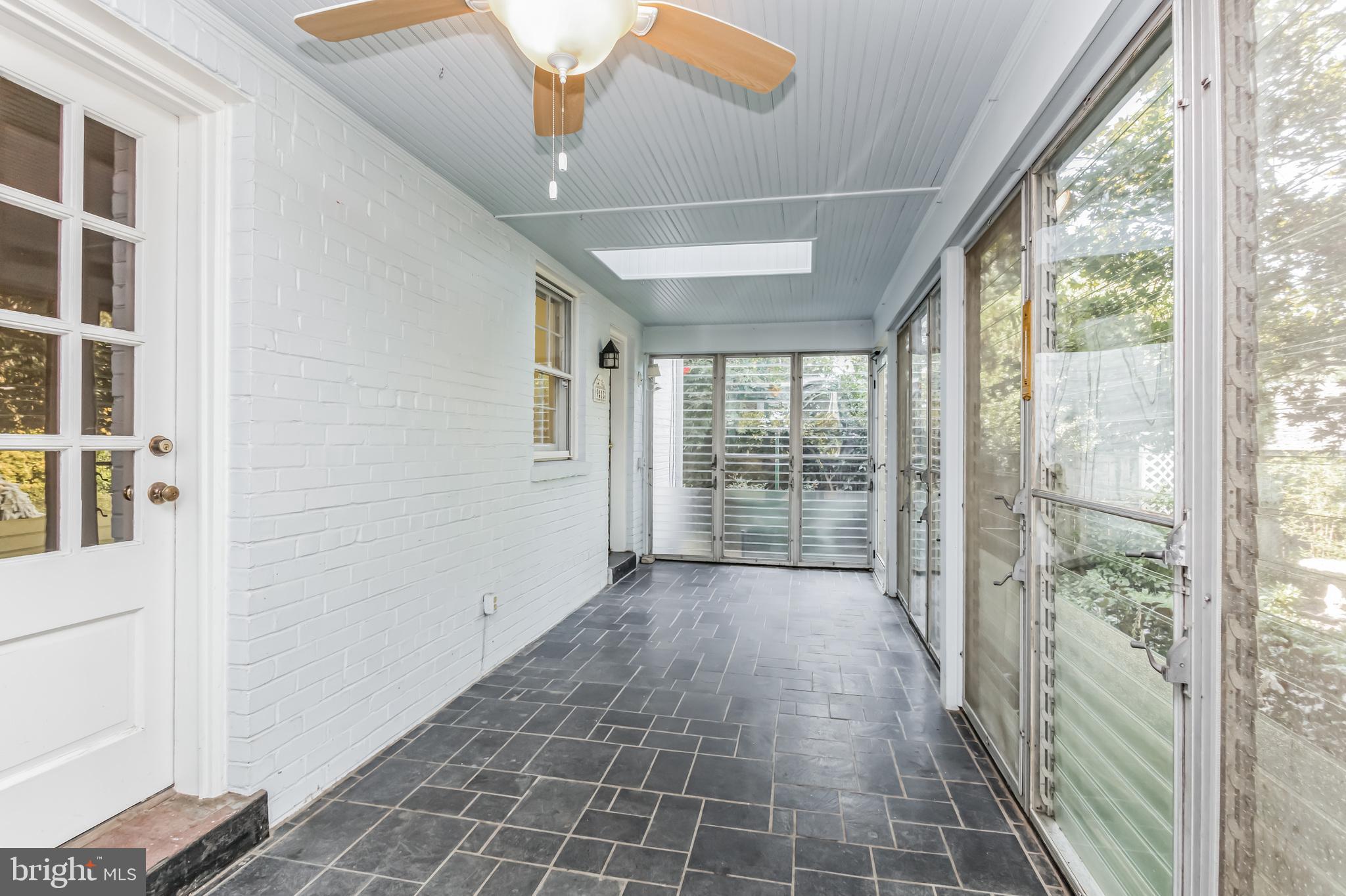 9410 Colesville Road Silver Spring, MD 20901 - Photo 4 of 38 Sun porch