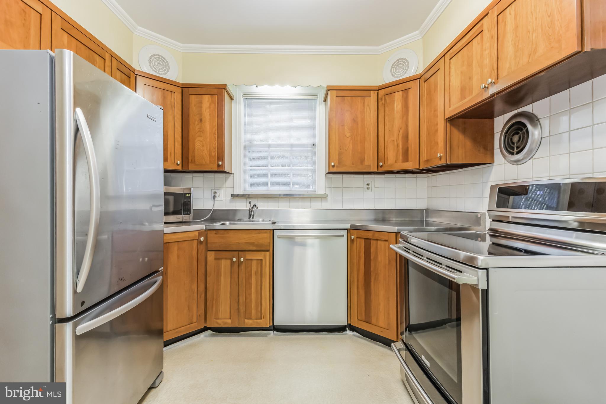 9410 Colesville Road Silver Spring, MD 20901 - Photo 10 of 38 Stainless steel countertop