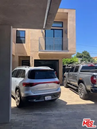$4,260 | 11251 Hatteras Street, North Hollywood, CA 91601