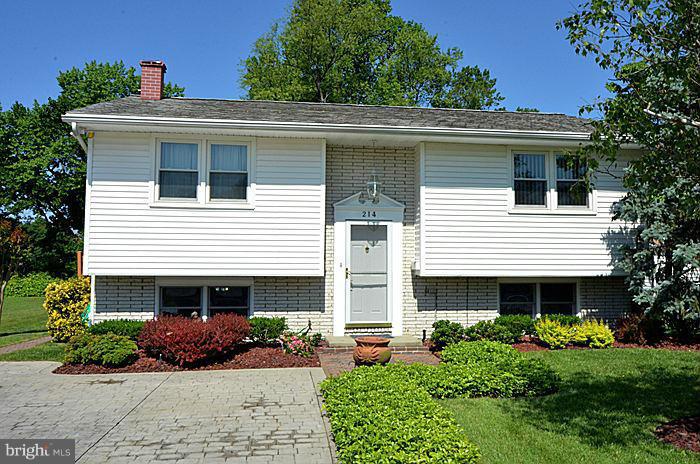 214 Granada Road Pasadena, MD 21122 - Photo 3 of 29 Custom Driveway