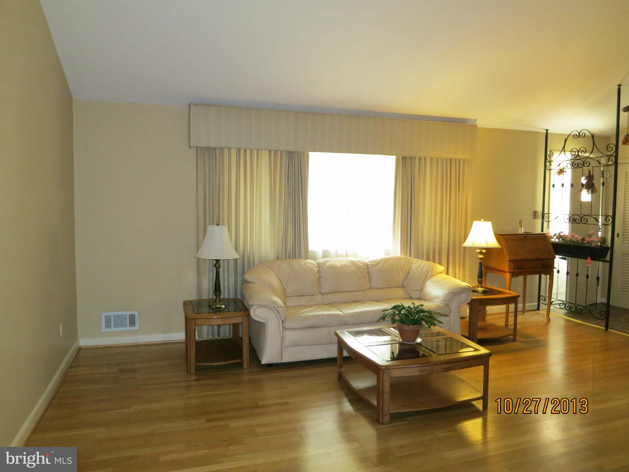 6307 Redwing Road Bethesda, MD 20817 - Photo 3 of 24 Living Room
