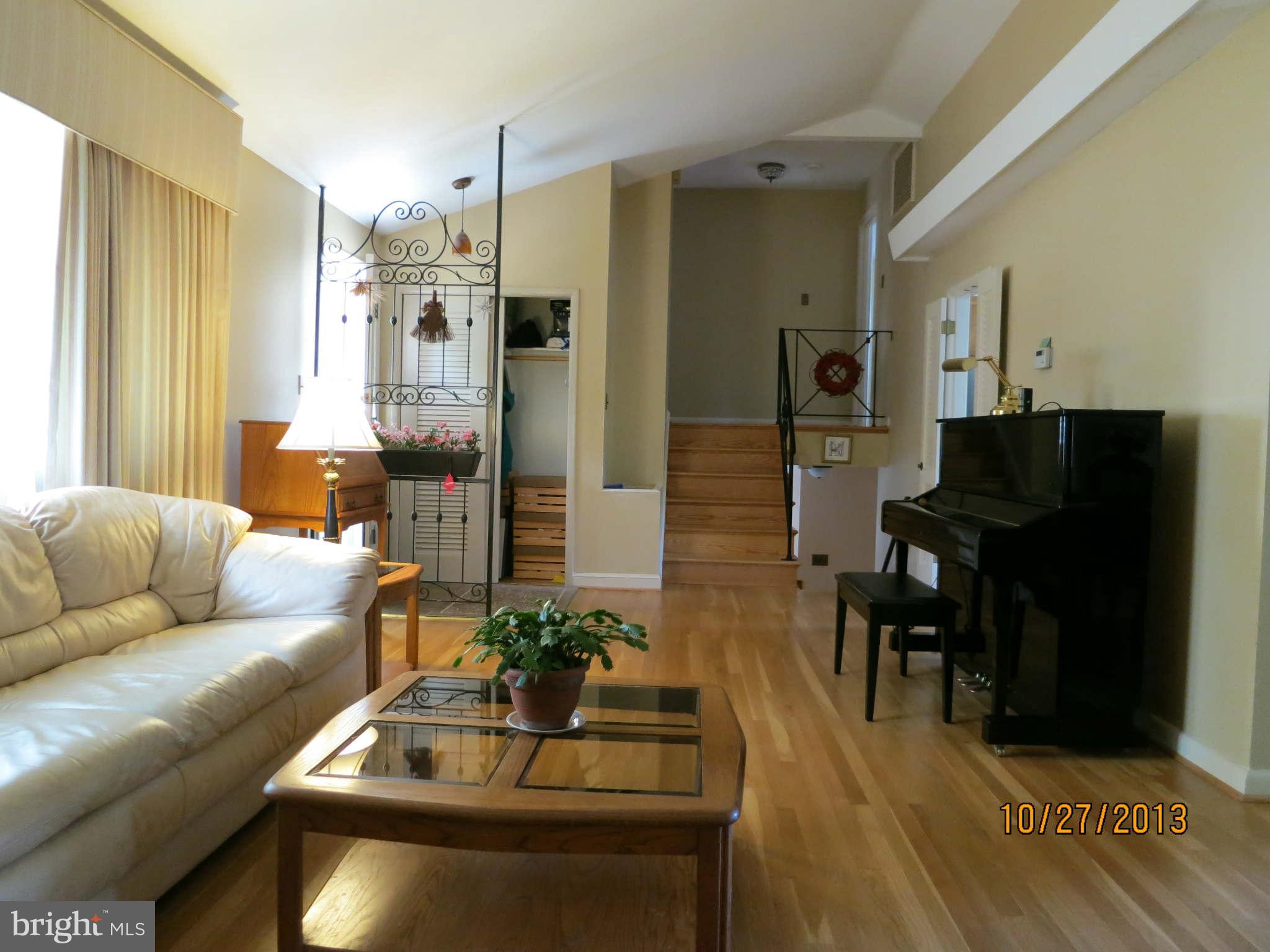 6307 Redwing Road Bethesda, MD 20817 - Photo 4 of 24 Living Room