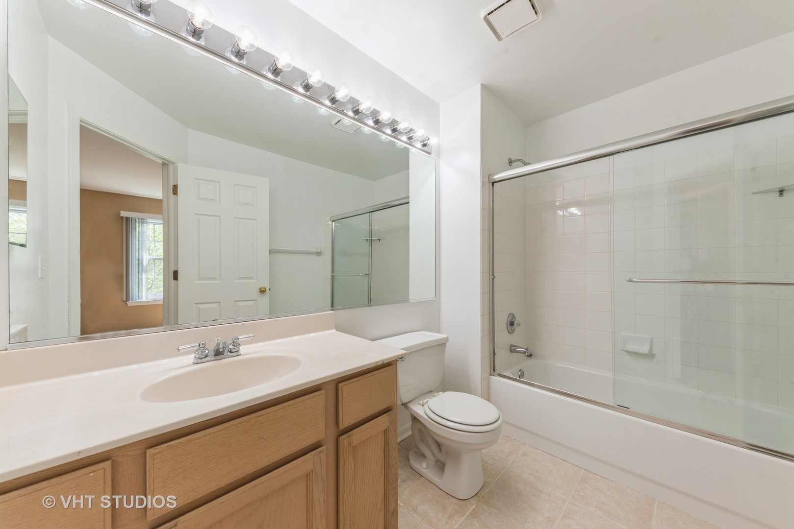 253 Hawk Court Schaumburg, IL 60193 - Photo 11 of 15 a bathroom with a sink a toilet and shower