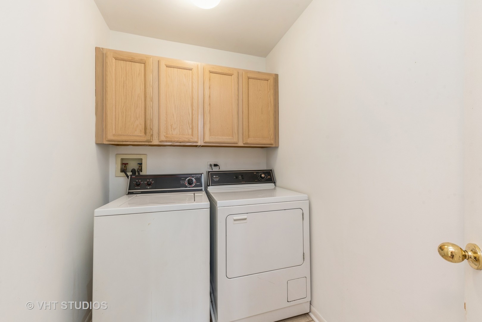 253 Hawk Court Schaumburg, IL 60193 - Photo 12 of 15 a utility room with dryer and washer