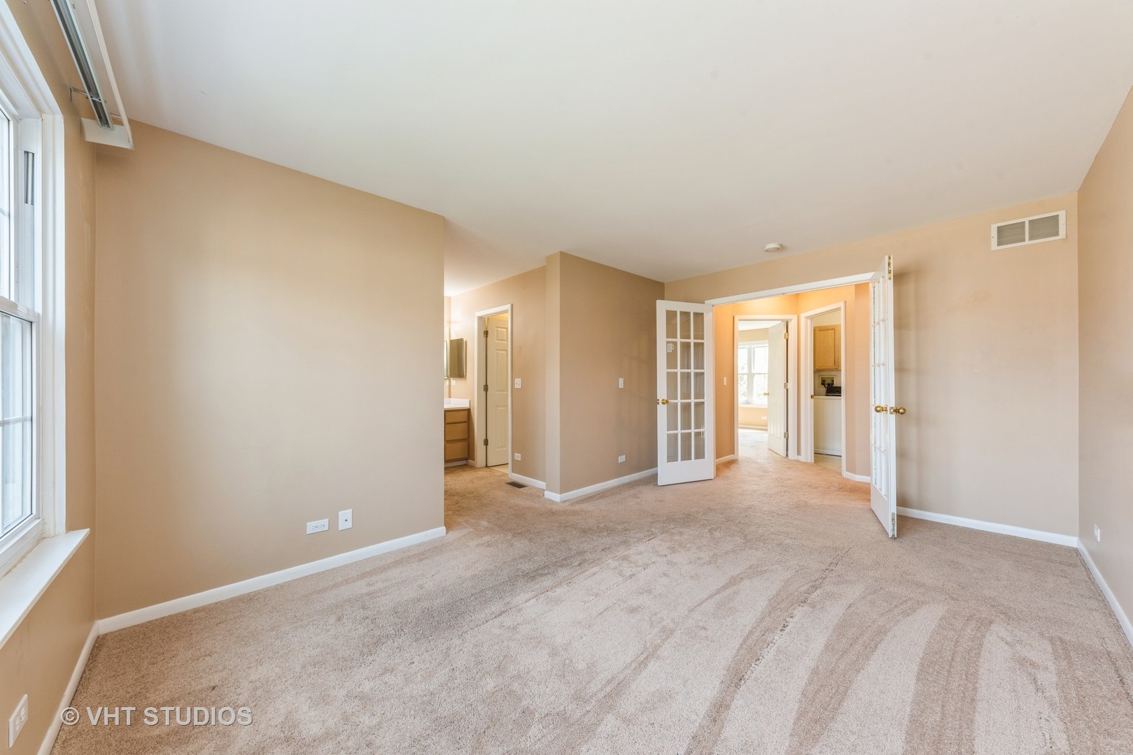 253 Hawk Court Schaumburg, IL 60193 - Photo 7 of 15 a view of an empty room