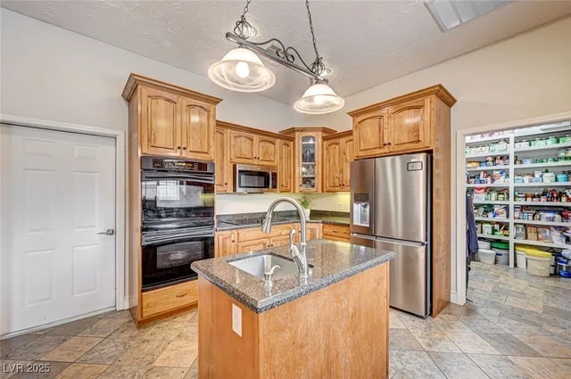 $600,000 | 1140 Mahoney Avenue, Logandale, NV 89021