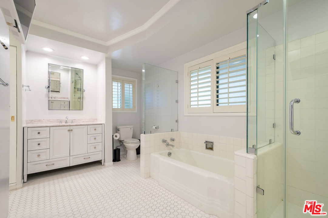 9545 Hidden Valley Road Beverly Hills, CA 90210 - Photo 14 of 28 Gallery Image 14