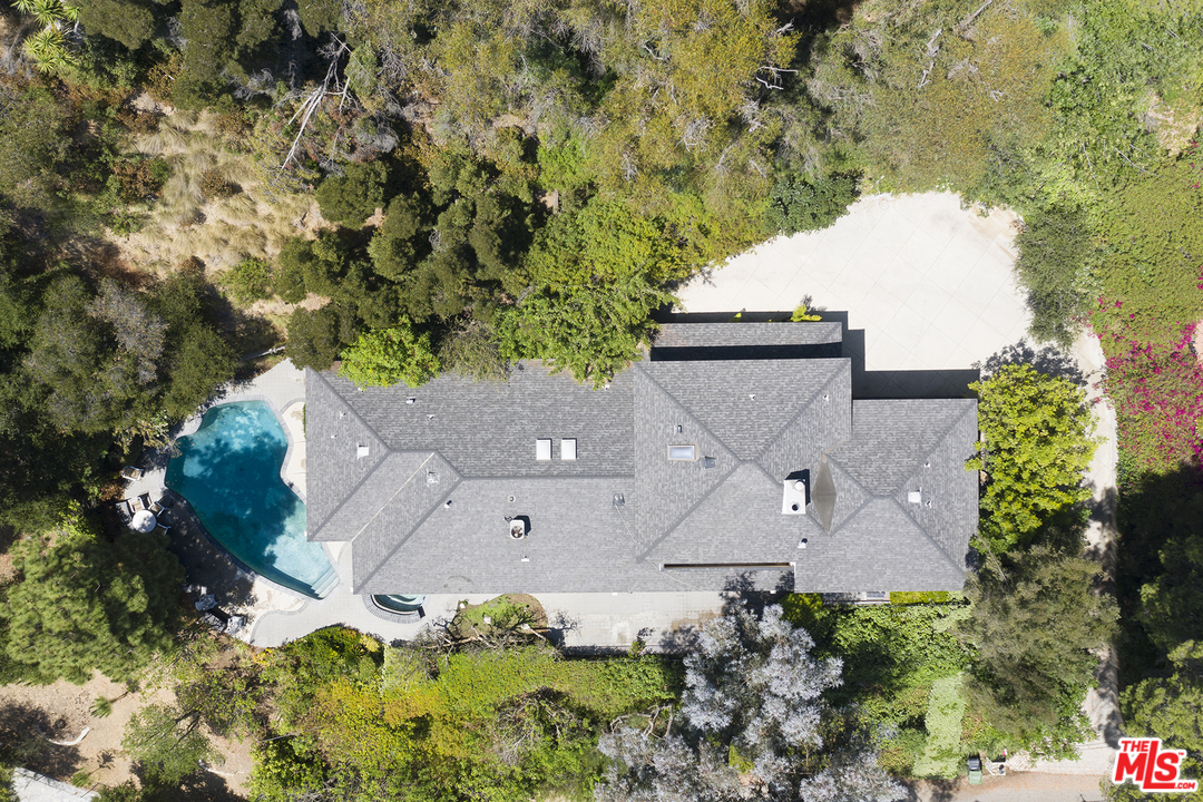 9545 Hidden Valley Road Beverly Hills, CA 90210 - Photo 3 of 28 Gallery Image 3