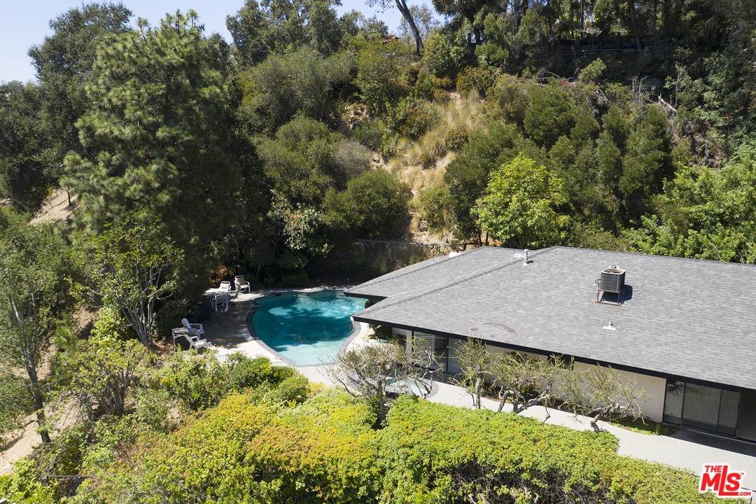 9545 Hidden Valley Road Beverly Hills, CA 90210 - Photo 4 of 28 Gallery Image 4