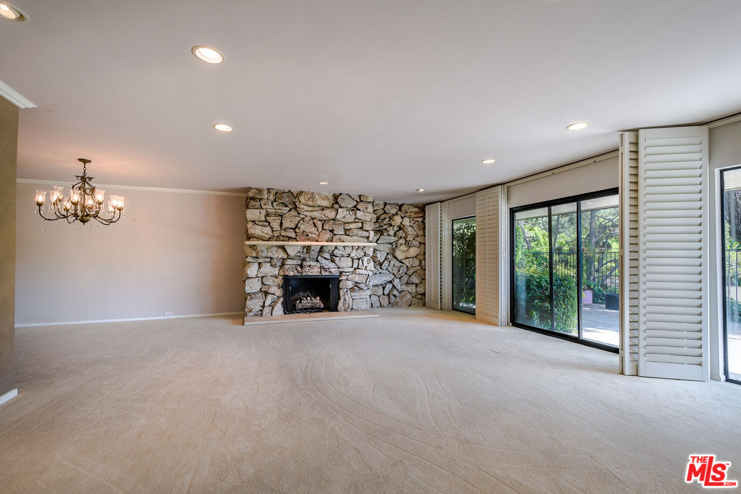 9545 Hidden Valley Road Beverly Hills, CA 90210 - Photo 9 of 28 Gallery Image 9