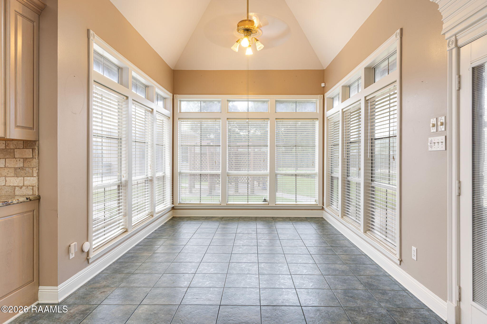 106 Rue Beau Soleil Broussard, LA 70518 - Photo 13 of 34 dining