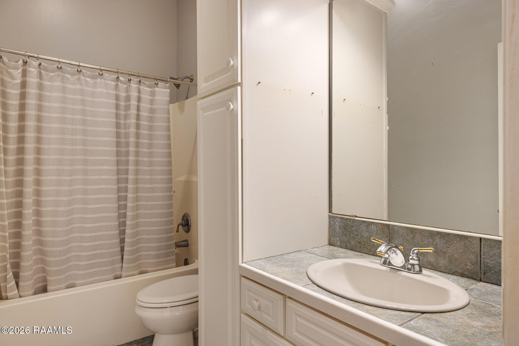 106 Rue Beau Soleil Broussard, LA 70518 - Photo 19 of 34 Full bathroom