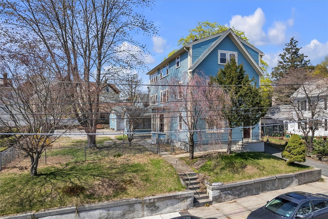 32 Summer Street Woonsocket, RI 02895 - Photo 4 of 48