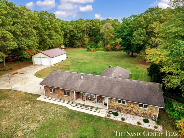 $499,900 | 6890 14th Street, Spring Lake, MI 49456