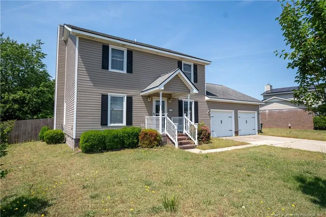 a view of a house with backyard and garden