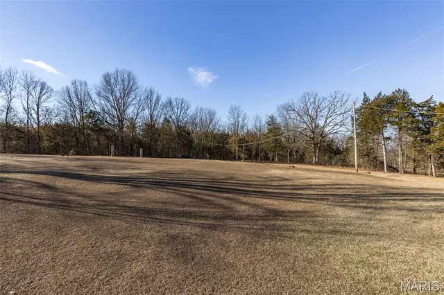 $305,000 | 2950 Stone House Road, De Soto, MO 63020