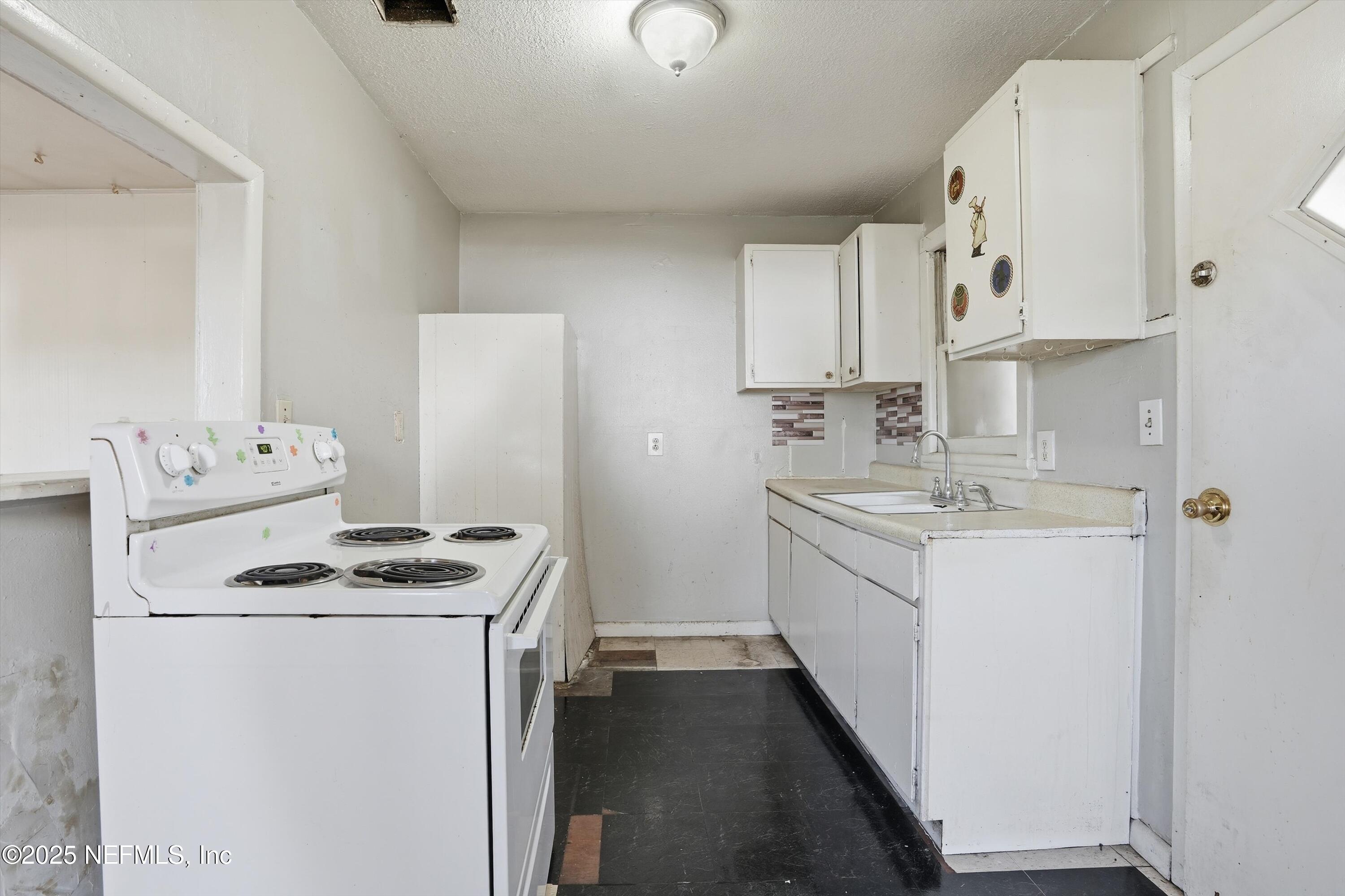 11558 Raft Road Jacksonville, FL 32218 - Photo 25 of 32 a kitchen with stainless steel appliances a stove a sink and a refrigerator