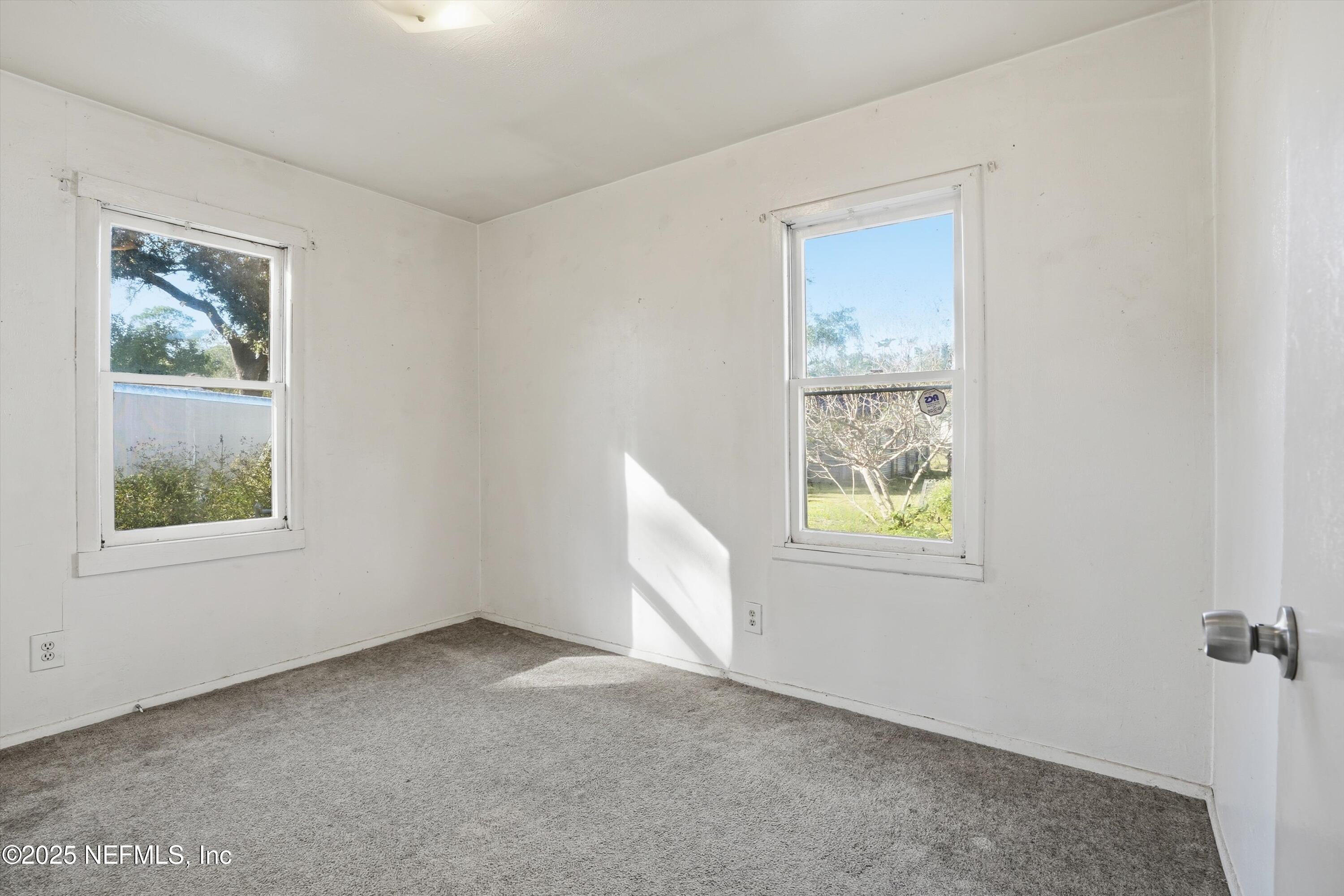 11558 Raft Road Jacksonville, FL 32218 - Photo 29 of 32 an empty room with windows