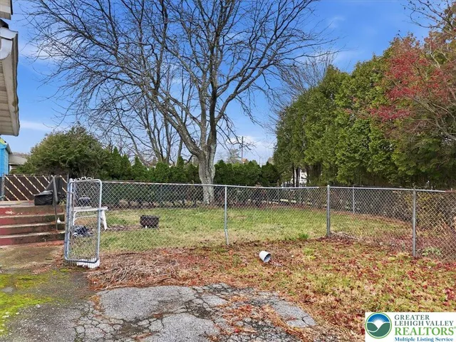 a picture of mountains