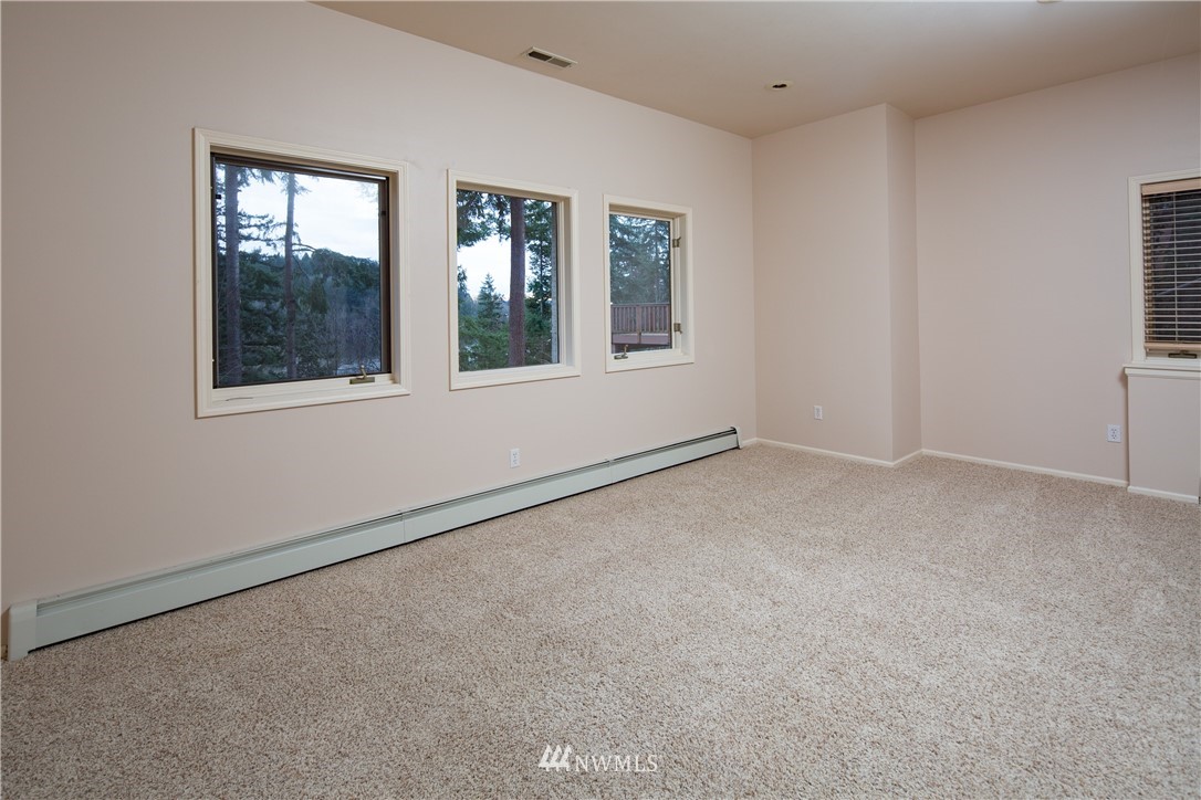 208 Sea Pines Road Bellingham, WA 98229 - Photo 30 of 34 an empty room with windows