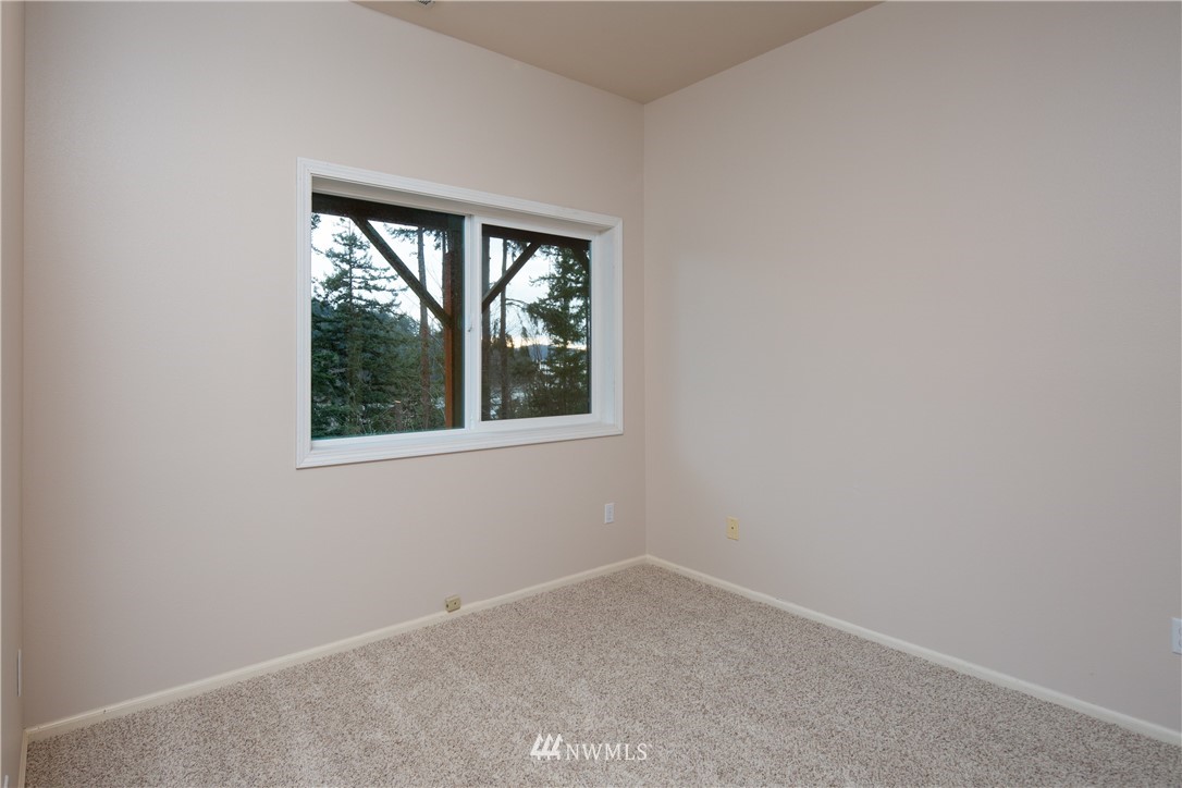 208 Sea Pines Road Bellingham, WA 98229 - Photo 31 of 34 an empty room with a window