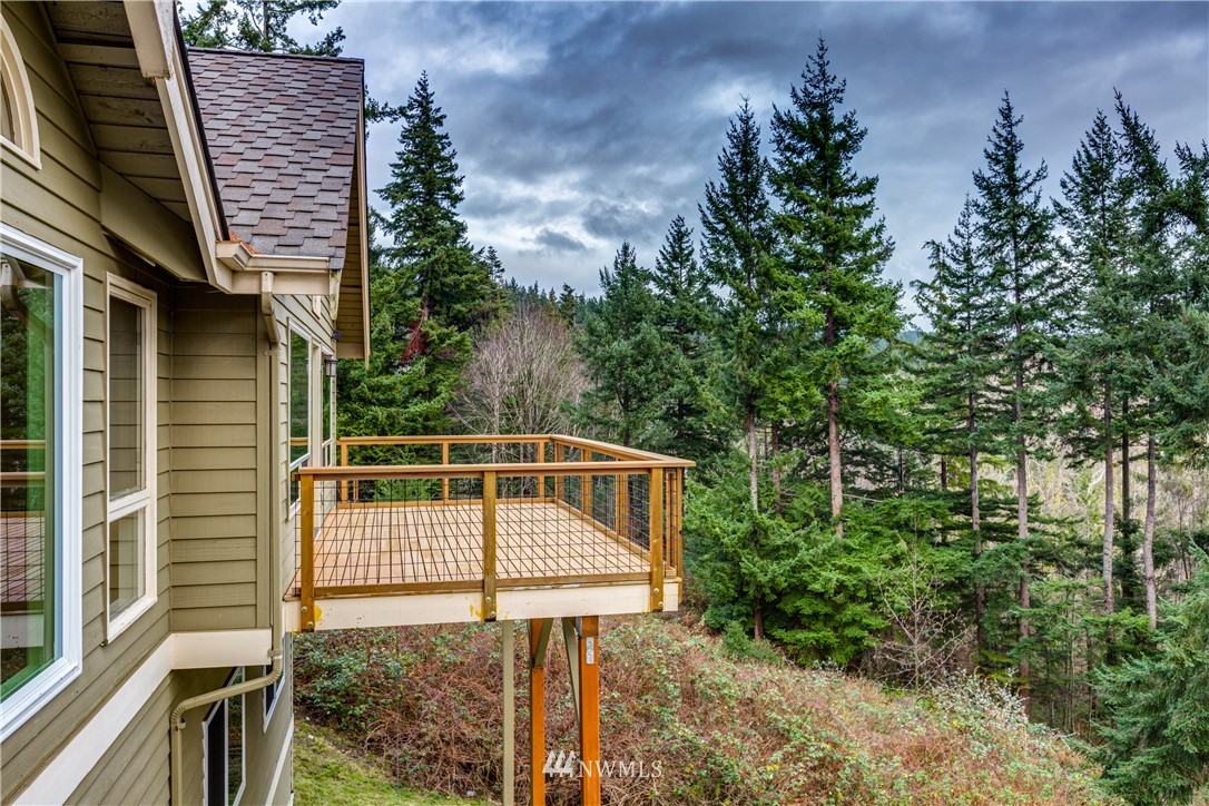 208 Sea Pines Road Bellingham, WA 98229 - Photo 10 of 34 a balcony view with a garden space