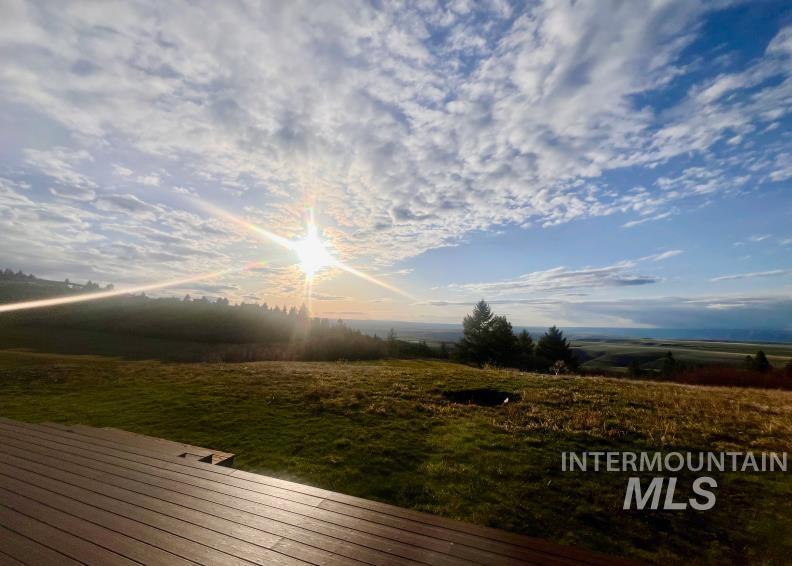 19378 Homestead Loop Lewiston, ID 83501 - Photo 27 of 42 Deck with a view of countryside
