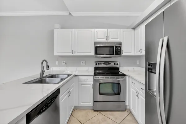 $3,750 | 7524 Northwest 1st Place, Plantation, FL 33317